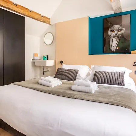 Au Qui Dort - Magasin Apartment